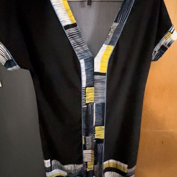 BCBGMaxazria Dress Vneck Shift Dress Size Medium Tribal Black - Picture 7 of 9